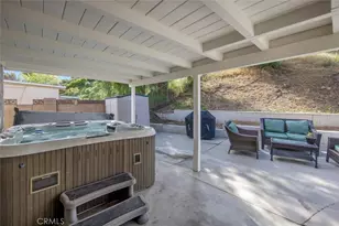 28137 Oaklar Dr, Saugus, CA 91350 - Photo 29