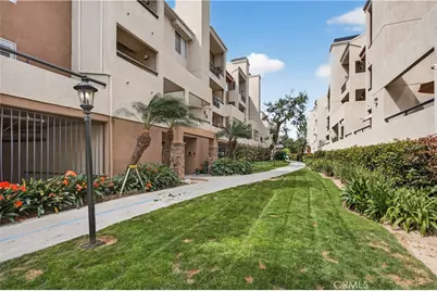 5550 Owensmouth #123, Woodland Hills, CA 91367 - Photo 33