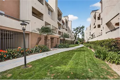 5550 Owensmouth #123, Woodland Hills, CA 91367 - Photo 33