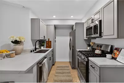 5550 Owensmouth #123, Woodland Hills, CA 91367 - Photo 3