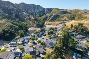 31918 Gelding, Castaic, CA 91384 - Photo 5