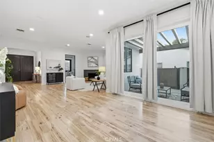 22953 Oxnard St, Woodland Hills, CA 91367 - Photo 7