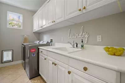 27018 Woodlands Dr, Valencia, CA 91355 - Photo 23