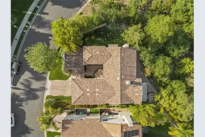 27018 Woodlands Dr, Valencia, CA 91355 - Photo 3