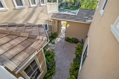 27018 Woodlands Dr, Valencia, CA 91355 - Photo 45