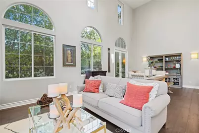 27018 Woodlands Dr, Valencia, CA 91355 - Photo 21