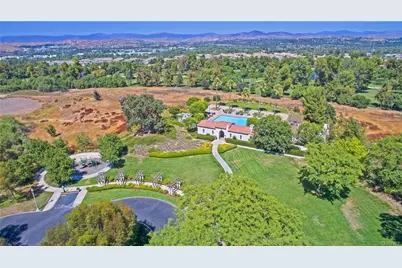 27018 Woodlands Dr, Valencia, CA 91355 - Photo 57