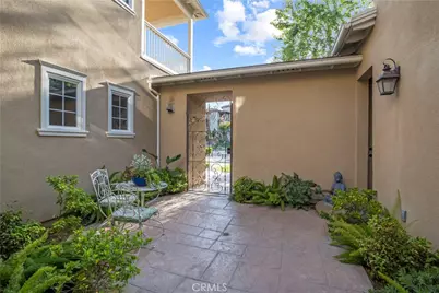 27018 Woodlands Dr, Valencia, CA 91355 - Photo 47