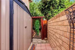 8501 Browns Creek, Canoga Park, CA 91304 - Photo 23