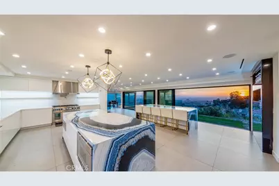 1001 Via Alta, Burbank, CA 91501 - Photo 11