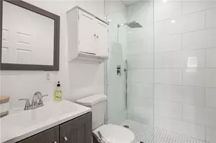 23377 Friar, Woodland Hills, CA 91367 - Photo 35