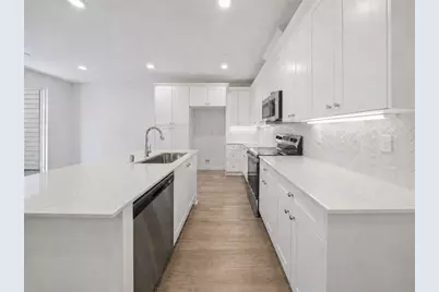 9425 N Sepulveda Blvd. #4, North Hills, CA 91343 - Photo 3