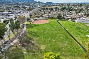23515 Lyons, Valencia, CA 91355 - Photo 35