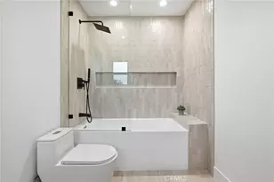 4615 El Caballero Dr, Tarzana, CA 91356 - Photo 37