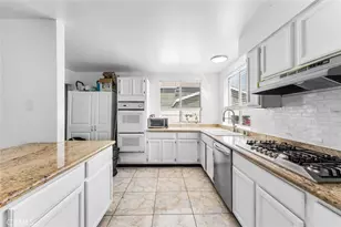 7431 Vanalden, Reseda, CA 91335 - Photo 17