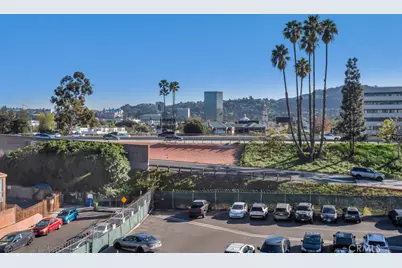 10832 W Riverton Court, Toluca Lake, CA 91602 - Photo 31