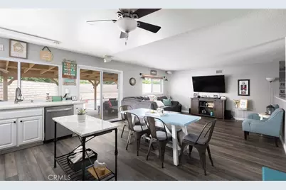 21515 Alaminos, Saugus, CA 91350 - Photo 3