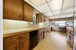 633 Groton Dr, Burbank, CA 91504 - Photo 17