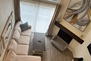 5540 Owensmouth, Woodland Hills, CA 91367 - Photo 5