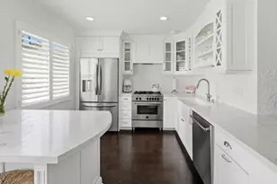 9735 Via Roma, Burbank, CA 91504 - Photo 13