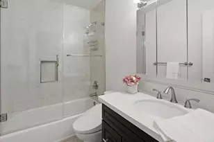9735 Via Roma, Burbank, CA 91504 - Photo 19