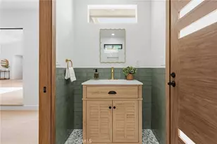 23925 Crosson Dr, Woodland Hills, CA 91367 - Photo 31