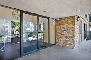15344 Weddington St, Sherman Oaks, CA 91411 - Photo 3