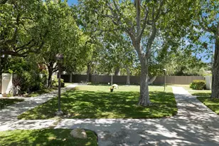 22300 James Alan Cir, Chatsworth, CA 91311 - Photo 25