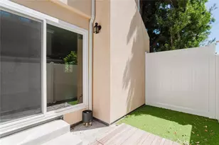 18643 Burbank, Tarzana, CA 91356 - Photo 21