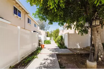18643 Burbank #7, Tarzana, CA 91356 - Photo 27