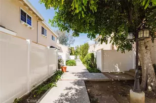 18643 Burbank, Tarzana, CA 91356 - Photo 27