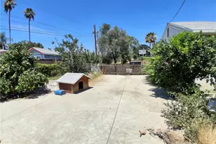 10918 Laurel Canyon, San Fernando, CA 91340 - Photo 27