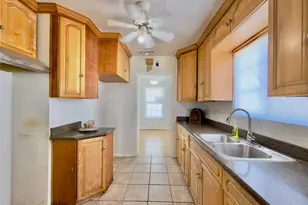 10918 Laurel Canyon, San Fernando, CA 91340 - Photo 5