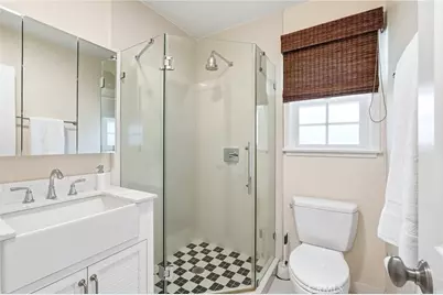 11656 Margate Street, Valley Village, CA 91601 - Photo 17