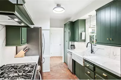 11656 Margate Street, Valley Village, CA 91601 - Photo 7