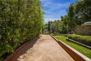 2210 Triunfo Pl, Agoura Hills, CA 91301 - Photo 29