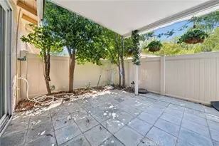 26311 Green Terrace Dr, Newhall, CA 91321 - Photo 23
