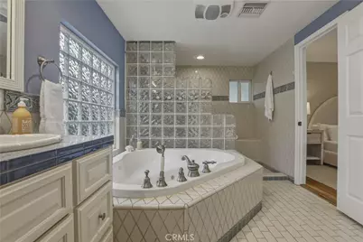 11592 Kling Street, Valley Village, CA 91602 - Photo 27