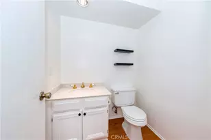 18344 Collins St, Tarzana, CA 91356 - Photo 9
