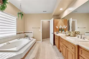 6921 Kian Ct, Van Nuys, CA 91406 - Photo 23