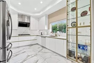 6921 Kian Ct, Van Nuys, CA 91406 - Photo 15