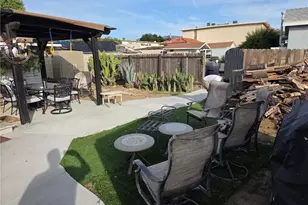 25074 Walnut, Newhall, CA 91321 - Photo 5