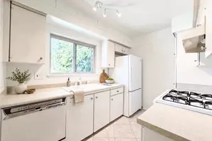 6041 Fountain Park Ln, Woodland Hills, CA 91367 - Photo 5