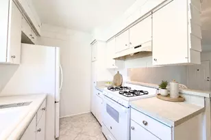6041 Fountain Park Ln, Woodland Hills, CA 91367 - Photo 5