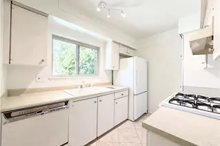 6041 Fountain Park Ln, Woodland Hills, CA 91367 - Photo 9