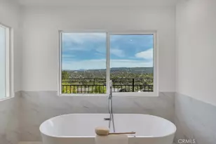 5952 Woodland View Dr, Woodland Hills, CA 91367 - Photo 15