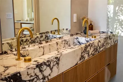 5636 Rawlings Avenue, Woodland Hills, CA 91367 - Photo 23