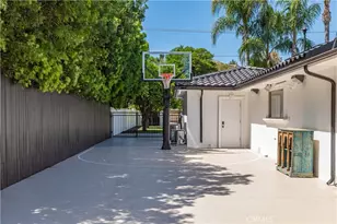 5242 Topeka Dr, Tarzana, CA 91356 - Photo 39