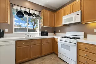 292 Edgemire Ln, Simi Valley, CA 93065 - Photo 7