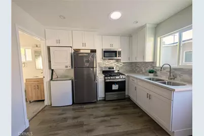 23130 Victory, Woodland Hills, CA 91367 - Photo 25